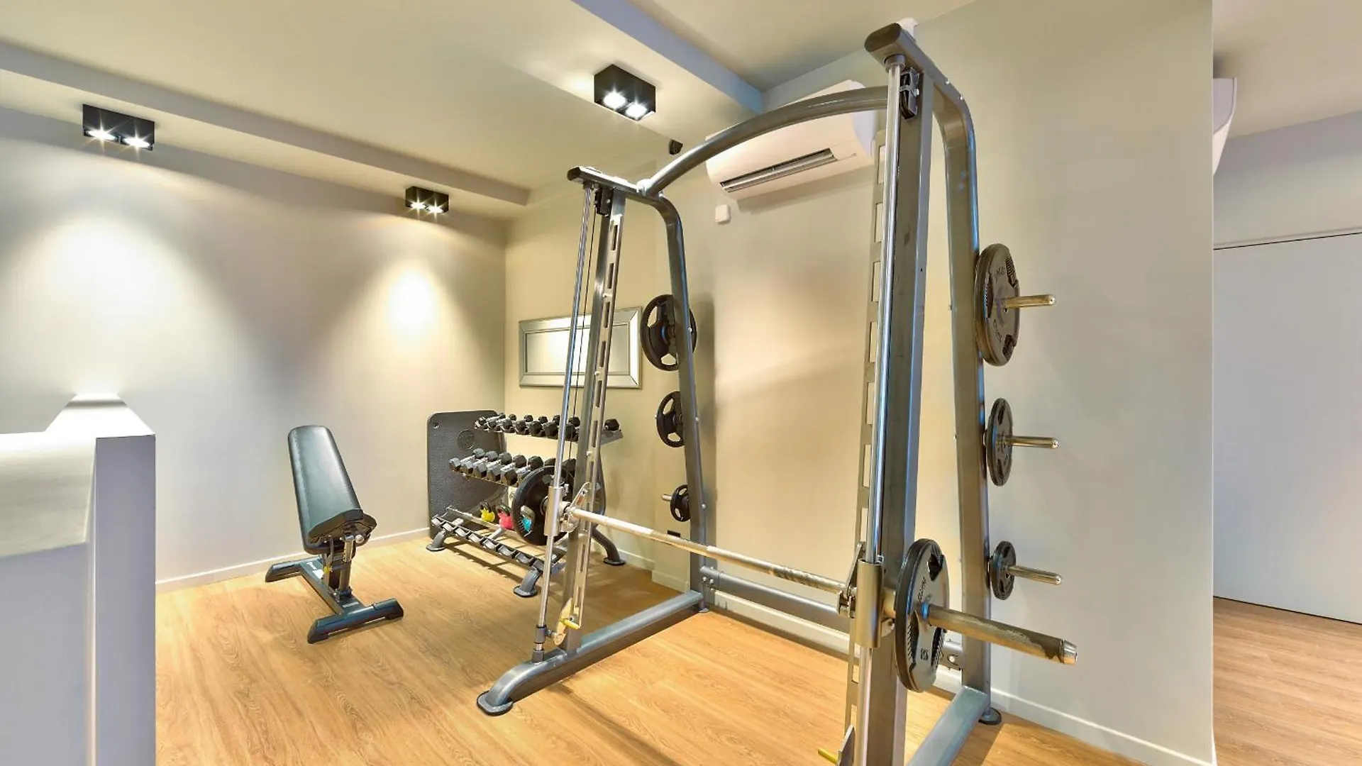 25 - Fun Duplex In Montorgueil *